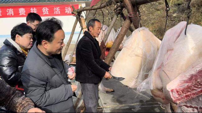 岚皋县交通运输局通过"以购代帮"的形式打通了明星村农副产品销售的"