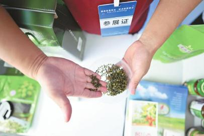 助力扶贫农副产品销售 法检干警组团 带货
