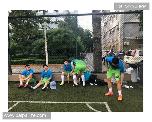 可乐携手足球球星燃动绿茵点燃激情释放青春活力